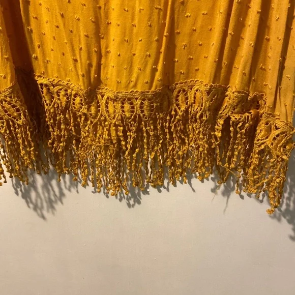 Cute gold fringe tank top. - Picture 3 of 4